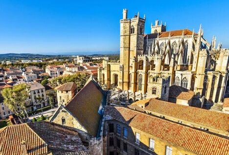 À Narbonne, les Corbières et la Mer